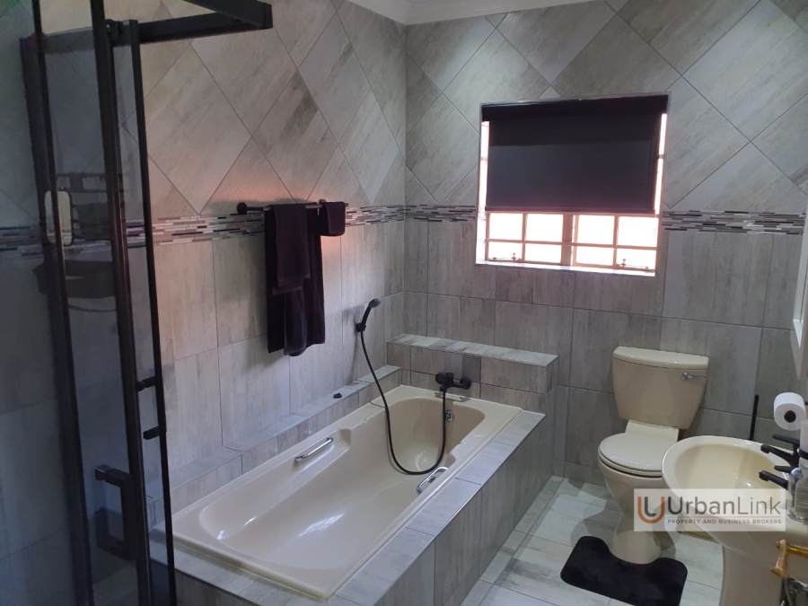 3 Bedroom Property for Sale in Safari Gardens North West